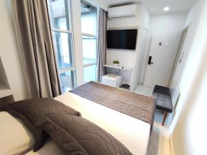 Cama ou camas em um quarto em Grand Hotel Guarujá - A sua Melhor Experiência Beira Mar na Praia!