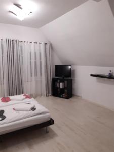 Posteľ alebo postele v izbe v ubytovaní Biały apartament
