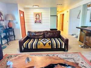 Joshua Tree House with Great View - 1 min from visitor center!的休息区