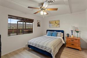 Joshua Tree House with Great View - 1 min from visitor center!客房内的一张或多张床位