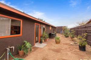 Joshua Tree House with Great View - 1 min from visitor center!外面的花园