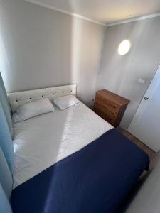 Кровать или кровати в номере Habitación chica con baño compartido.