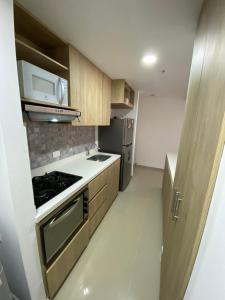 Kuchyň nebo kuchyňský kout v ubytování Hermoso, moderno y confortable apartamento.