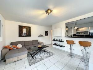 a living room with a couch and a table at Cosy appt, Secteur vaise Mars 1 in Lyon