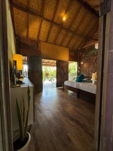 a room with a bed and a desk in a room at Al-Shifa Healing House Lombok in Gili Air +28 photos