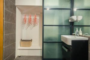 Ένα μπάνιο στο Ruma at Empire Damansara Free WiFi & Carpark +62 φωτογραφίες