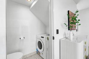 Koupelna v ubytování CBD Contemporary Comfort Townhouse 2 Bed 2Bath