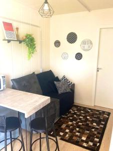 a living room with a couch and a table and chairs at Casinha na serra para até 4 pessoas in Nova Petrópolis
