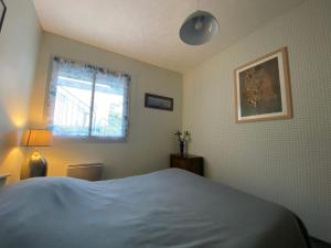Postel nebo postele na pokoji v ubytování Appartement Vaux-sur-Mer, 2 pièces, 4 personnes - FR-1-539-43