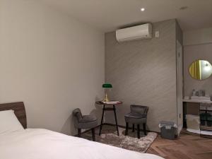 Postel nebo postele na pokoji v ubytování MARUKOU HOTEL