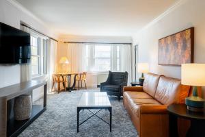 TV a/nebo společenská místnost v ubytování Hanover Inn Dartmouth