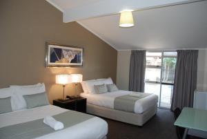 a hotel room with two beds and a window at VR Auckland Airport in Auckland