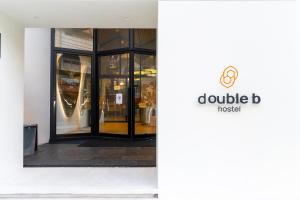Double B Hostel的证书、奖牌、标识或其他文件