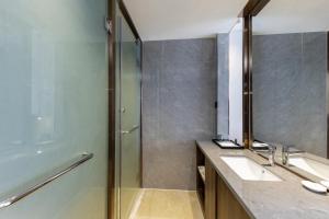 a bathroom with two sinks and a shower at Fortune Land Shenzhen in Shenzhen