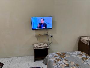 Televisyen dan/atau pusat hiburan di Sofea Inn Bukit Merah - Laketown A6116