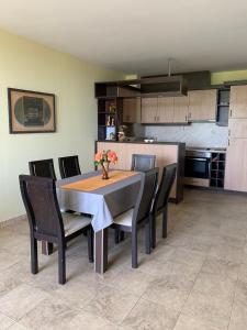 A kitchen or kitchenette at Sea Apartment 3bedrooms