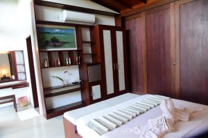 Postel nebo postele na pokoji v ubytování Hikka Secret Lake Resort + 57 fotografií