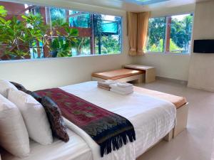TV a/nebo společenská místnost v ubytování Mountain Resort Koh Lipe