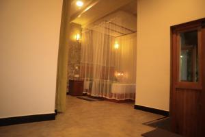 a hallway leading to a bathroom with a shower at Rain Forest Star in Deniyaya