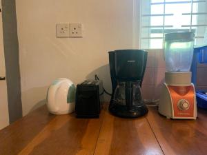Set per la preparazione di tè e caffè presso Unrushed Midigama