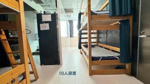 Postel nebo postele na pokoji v ubytování Hotel Adonis Tokyo - Dormitory Share Room For Male Only At City Center
