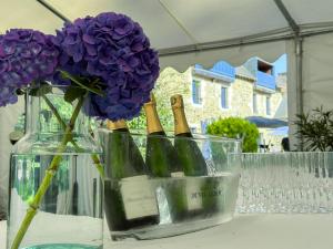 Logis Hôtel Le Manoir Des Portes italokat is kínál