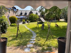 A garden outside Logis Hôtel Le Manoir Des Portes