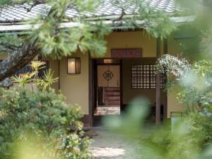 Vrt ispred objekta Ryokan Onomichi Nishiyama