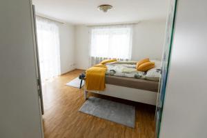 Llit o llits en una habitació de Wohnung am Stadtrand