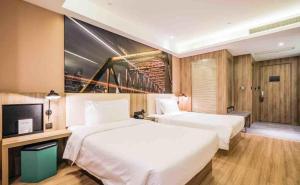 Letto o letti in una camera di Atour Hotel (Shanghai International Tourism and Resorts Zone XiuYan Road)