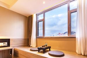 Nespecifikovaný výhled na hory nebo výhled na hory při pohledu z hotelu