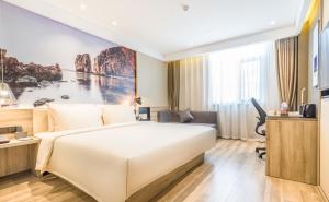 Postel nebo postele na pokoji v ubytování Atour Hotel Weihai City Center