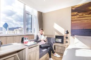 Postel nebo postele na pokoji v ubytování Atour Hotel Weihai City Center