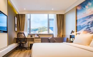 Postel nebo postele na pokoji v ubytování Atour Hotel Weihai City Center