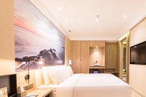 TV a/nebo společenská místnost v ubytování Atour Hotel Weihai City Center