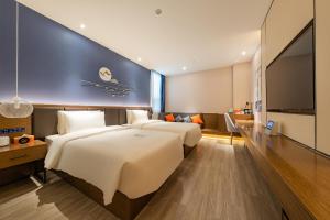 TV a/nebo společenská místnost v ubytování Atour X Hotel Beijing Sanyuan Bridge