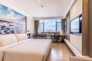 Postel nebo postele na pokoji v ubytování Atour Hotel Weihai City Center