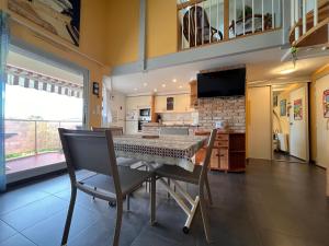 a kitchen and dining room with a table and chairs at Appartement 2 ch avec terrasse à 10 min de la plage - Parking gratuit - FR-1-239-936 in Saint-Jean-de-Luz