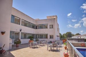 Bazén v ubytování Albir Palace nebo v jeho okolí