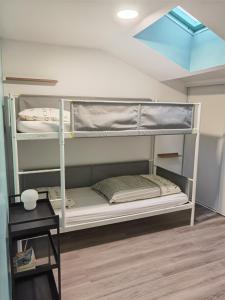 a room with two bunk beds with a blue ceiling at Maison entière 30 mn CDG, 30 mn Disney, 30 mn Senlis 