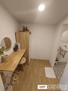 a small room with a desk and a sink at บ้านสุขใจ อัมพวา in Samut Songkhram +102 photos