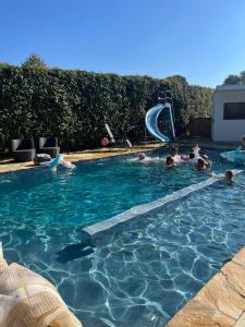 un grupo de personas nadando en una piscina en Olsson`s B&B, en Randers