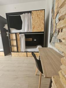 Televízia a/alebo spoločenská miestnosť v ubytovaní Planeta Cadiz Hostel