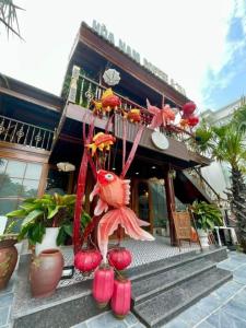 a building with chinese decorations in front of it at Hoa Nam Hotel 