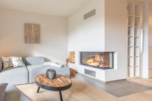 a living room with a couch and a fireplace at Ameland App 4 in Wenningstedt