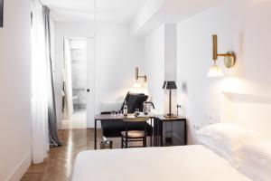 Postel nebo postele na pokoji v ubytování Senato Hotel Milano