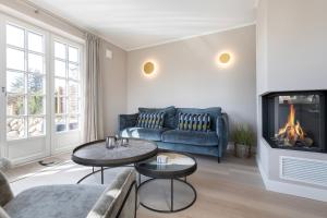 a living room with a couch and a fire place at Lille Wung in Wenningstedt
