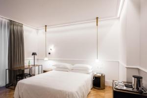 Postel nebo postele na pokoji v ubytování Senato Hotel Milano