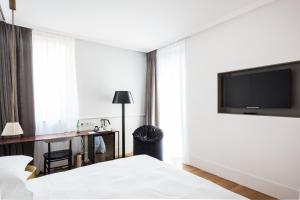 TV a/nebo společenská místnost v ubytování Senato Hotel Milano