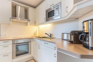 Kuchyň nebo kuchyňský kout v ubytování Strandresidenz Wohnung Langeness